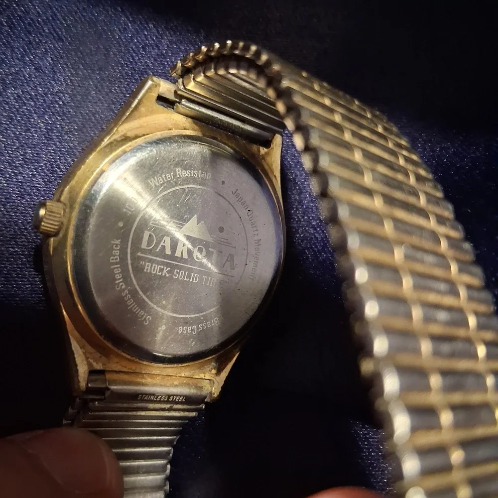 Vintage Dakota Quartz Movement Mens Watch With Day & Date